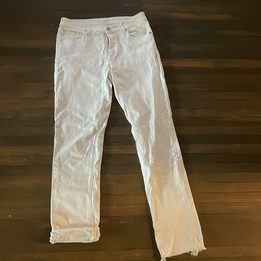 Loft White size 6/28 modern straight jean